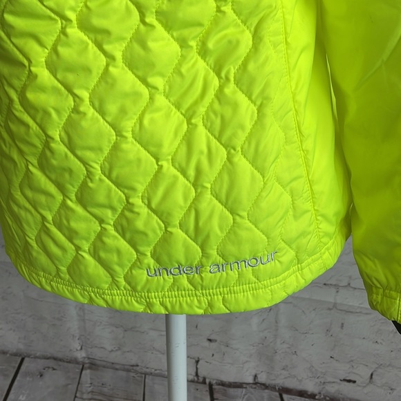 Under Armour packable quilted jacket in size XS - Picture 9 of 15